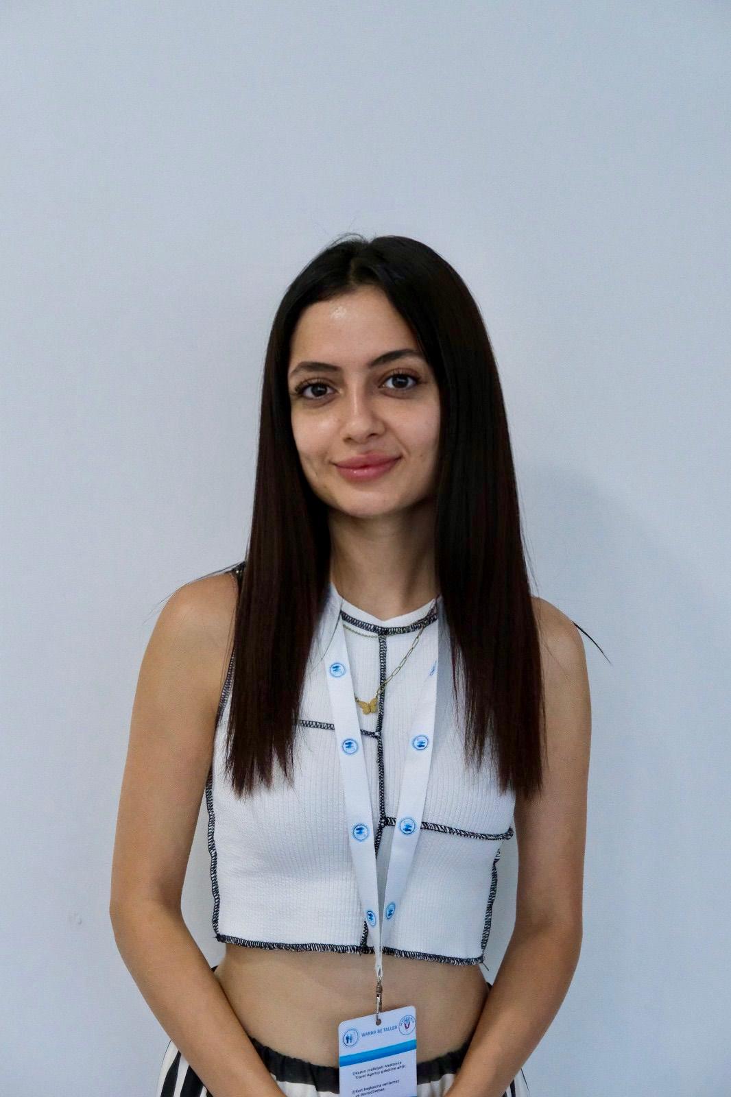 Zeynep Göl-Sosyal Medya Uzmanı