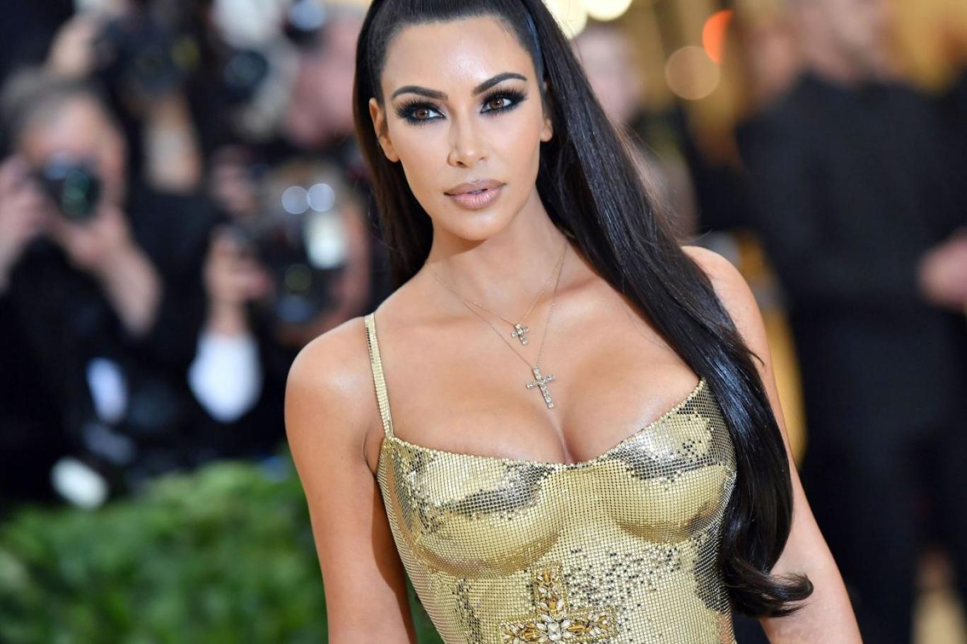 Kim Kardashian moda ikonu uzunluk sırrı